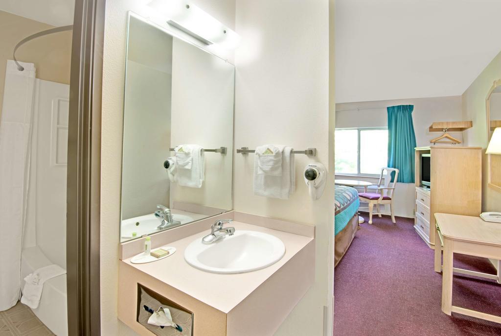 Quality Inn Albuquerque East I-40 Juan Tabo Exit Exteriér fotografie
